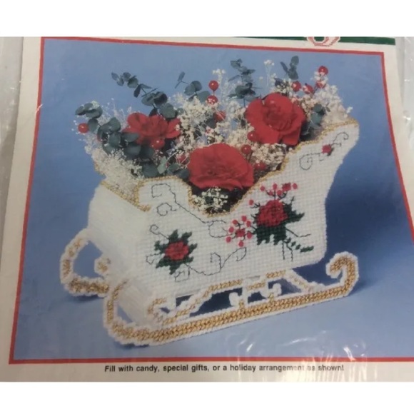 Christmas Rose Sleigh Plastic Canvas Kit Bucilla 61141 NOS 1990 - Picture 2 of 5